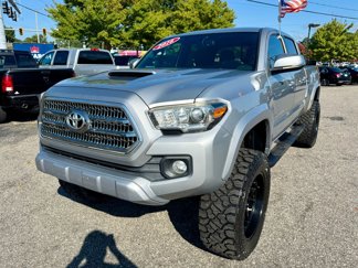 Used 2016 Toyota Tacoma TRD Sport image 1
