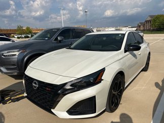 Used 2023 Nissan Altima 2.5 SR image 1