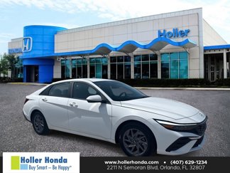 Used 2024 Hyundai Elantra SEL image 1