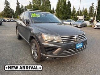 Used 2016 Volkswagen Touareg VR6 image 1