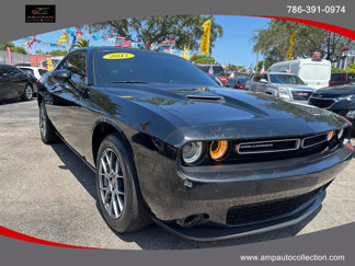 Used 2019 Dodge Challenger SXT image 1