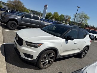 Used 2019 Volvo XC40 T5 R-Design image 1