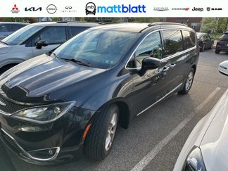 Used 2017 Chrysler Pacifica Touring-L w/ Tire & Wheel Group image 1