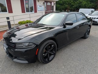 Used 2017 Dodge Charger SXT image 1