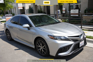 Used 2022 Toyota Camry SE image 1