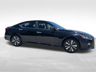 Used 2021 Nissan Altima 2.5 SV image 1