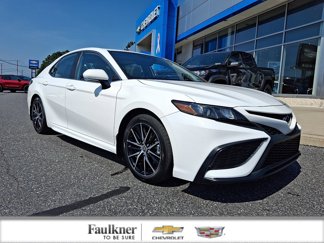 Used 2022 Toyota Camry SE image 1