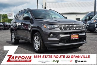 Used 2022 Jeep Compass Latitude image 1