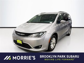 Used 2018 Chrysler Pacifica Touring-L image 1