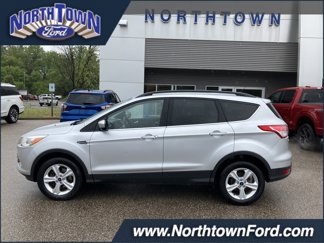 Used 2016 Ford Escape SE w/ Equipment Group 201A image 1