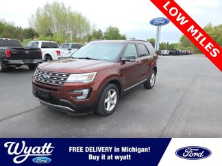 Used 2016 Ford Explorer XLT image 1