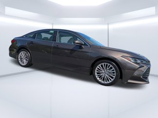 Used 2019 Toyota Avalon Limited image 1