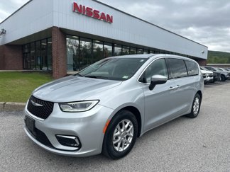 Used 2023 Chrysler Pacifica Touring-L image 1