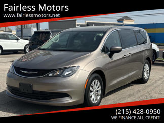 Used 2017 Chrysler Pacifica Touring w/ Tire & Wheel Group image 1