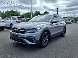 Used 2022 Volkswagen Tiguan SE image 1