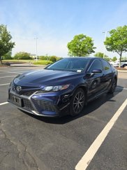 Used 2022 Toyota Camry SE image 1