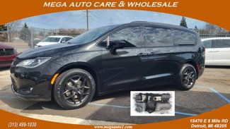 Used 2018 Chrysler Pacifica Touring-L w/ S Appearance Package image 1