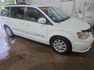 Used 2015 Chrysler Town & Country Touring image 1
