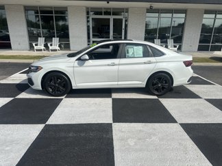 Used 2023 Volkswagen Jetta SE image 1