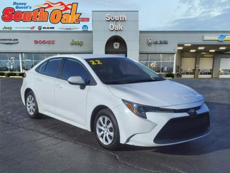 Used 2022 Toyota Corolla LE image 1