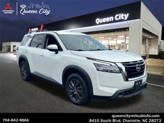 Used 2022 Nissan Pathfinder SV image 1