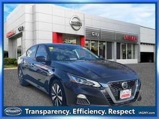 Used 2021 Nissan Altima 2.5 SV w/ SV Premium Package image 1