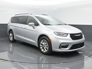 Used 2022 Chrysler Pacifica Touring-L image 1