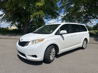 Used 2011 Toyota Sienna LE image 1