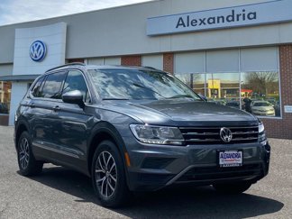 Used 2018 Volkswagen Tiguan SE w/ Panoramic Sunroof Package image 1