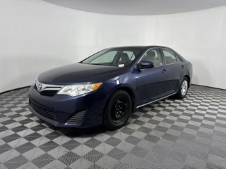Used 2014 Toyota Camry LE image 1