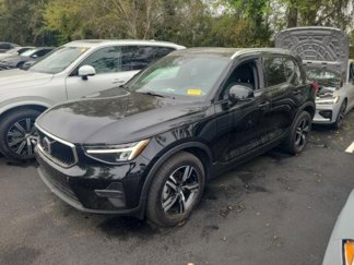 Used 2023 Volvo XC40 B5 Core image 1