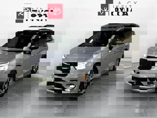 Used 2023 Chrysler Pacifica Limited image 1