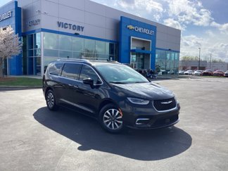 Used 2021 Chrysler Pacifica Touring-L image 1