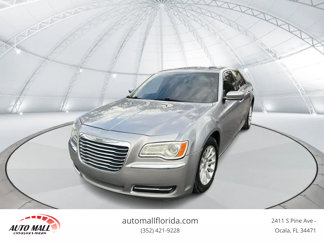 Used 2013 Chrysler 300 image 1