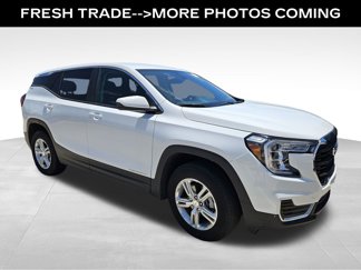 Used 2024 GMC Terrain SLE image 1