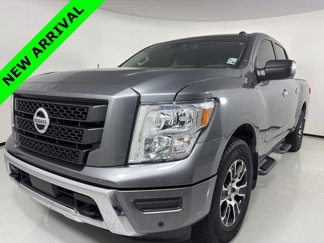 Used 2021 Nissan Titan SV w/ SV Convenience Package image 1