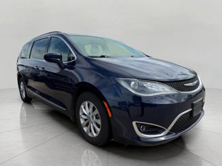 Used 2017 Chrysler Pacifica Touring-L image 1