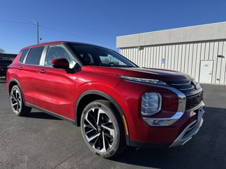 Used 2023 Mitsubishi Outlander SE image 1