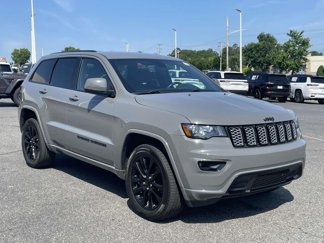 Used 2022 Jeep Grand Cherokee Laredo X image 1
