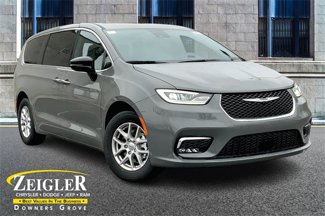 New 2025 Chrysler Pacifica Select image 1