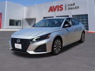 Used 2024 Nissan Altima 2.5 SV image 1