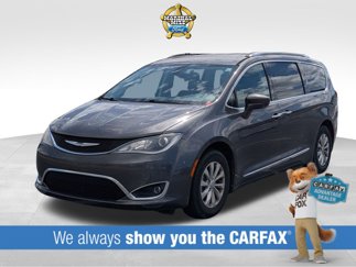 Used 2019 Chrysler Pacifica Touring-L image 1