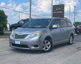 Used 2015 Toyota Sienna LE image 1