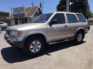 Used 1999 Nissan Pathfinder SE image 1