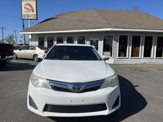 Used 2012 Toyota Camry L image 1