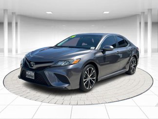 Used 2020 Toyota Camry SE image 1