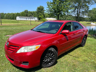 Used 2010 Toyota Camry LE image 1