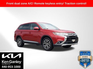 Used 2018 Mitsubishi Outlander SE image 1