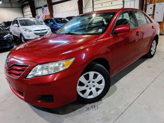 Used 2010 Toyota Camry LE image 1