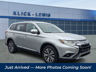 Used 2019 Mitsubishi Outlander SE image 1